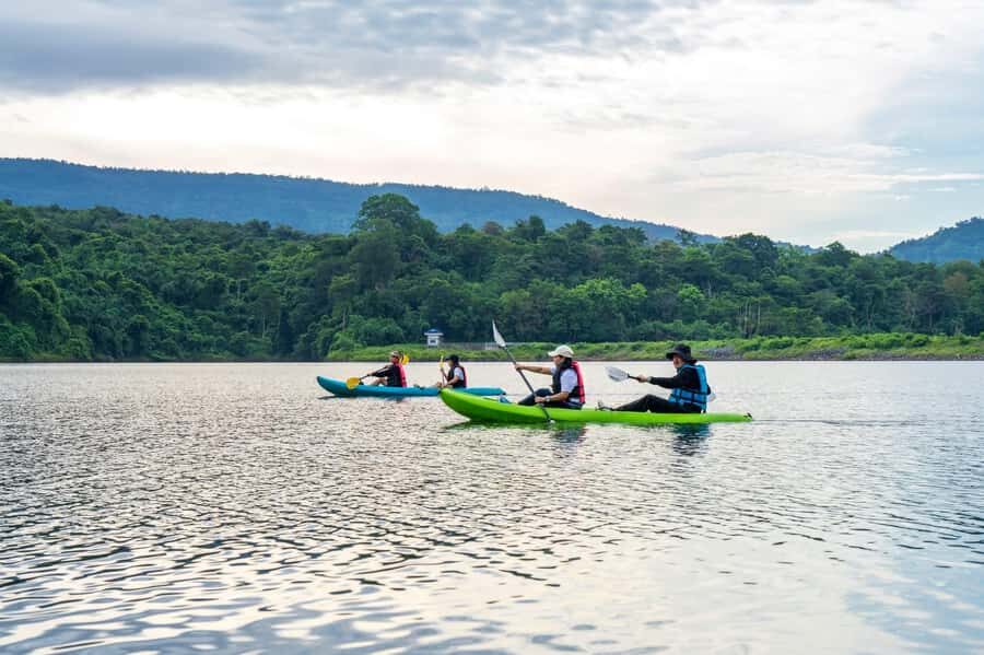 Bangkok: Pranburi Dam, Goat Feeding, and Lunch Day Trip - Authentic Thai Lunch