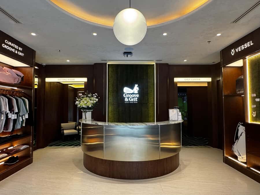 Bangkok: Premium Indoor Golf Simulator Experience - Inside the Venue: What to Expect  