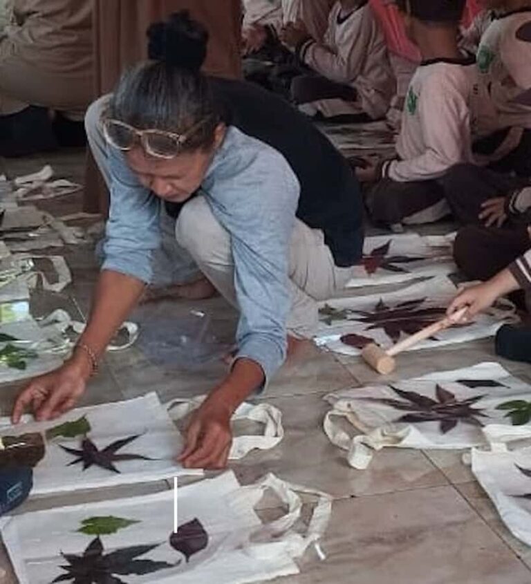 Banyuwangi: Eco Print Workshop with Local Artisan - Why This Experience Is Worth Considering