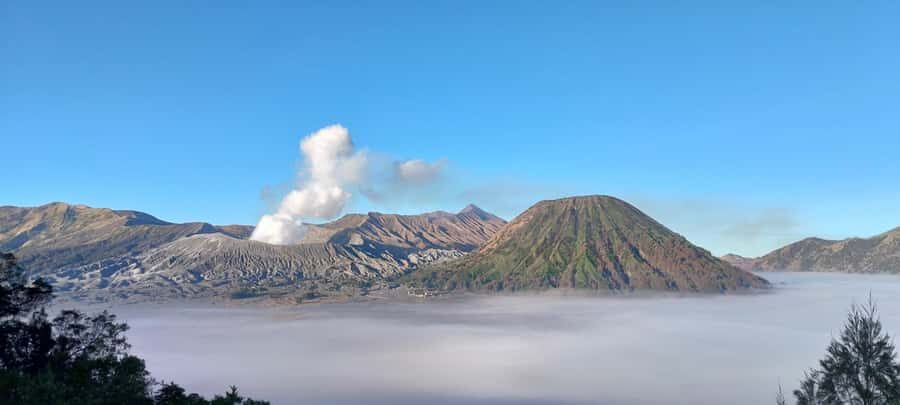 Banyuwangi : ijen bluefire + Bromo sunrise + Yogyakarta - Bromo’s Sunrise: An Iconic Indonesia Moment  