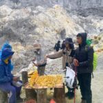 Banyuwangi: Mount Ijen Tour from a Different Perspective - The Hike to the Crater Rim