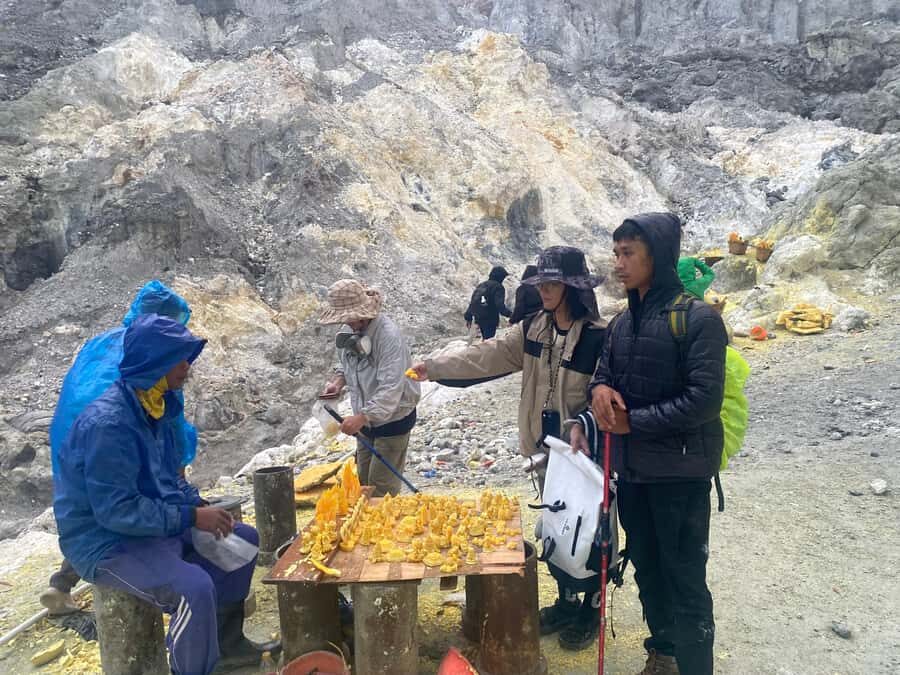 Banyuwangi: Mount Ijen Tour from a Different Perspective - The Hike to the Crater Rim