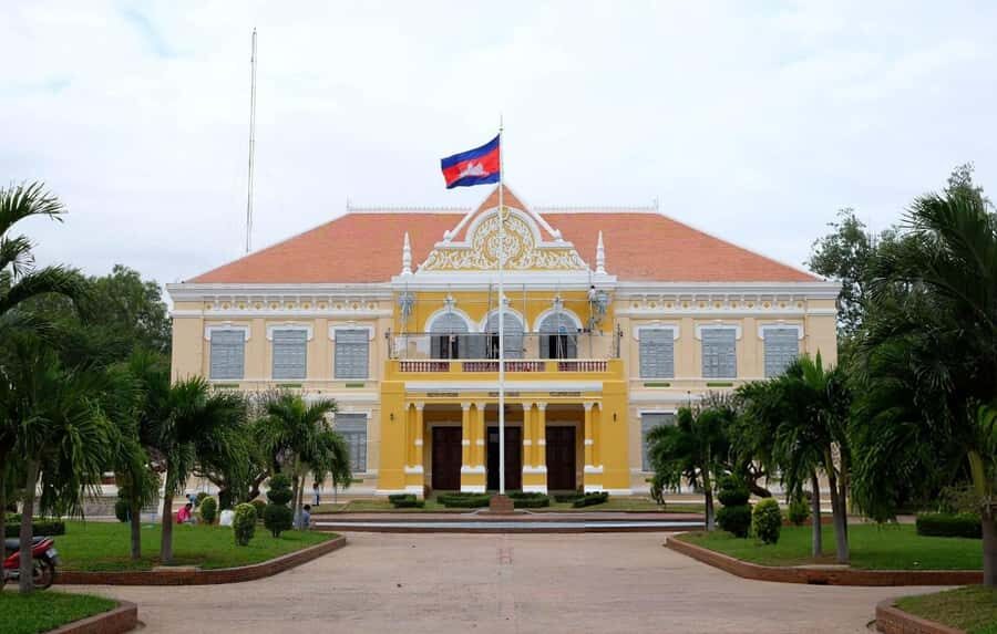 Battambang: Day Trip from Siem Reap with Shared Transfers - Transportation and Group Size