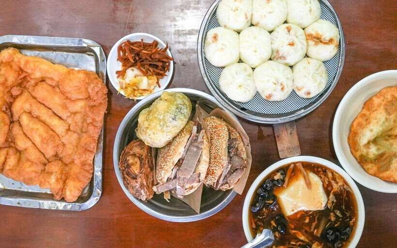Beijing: Hutong Breakfast Food Tour - The Guide and Experience