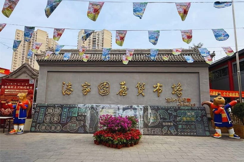 Beijing: Panjiayuan Market&Liangma River Cruise Night Tour - Good To Know