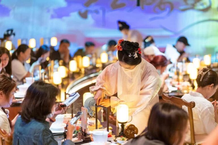 Beijing: Royal Cultural Dinner Show YanWaiYan - What Is the YanWaiYan Dinner Show?