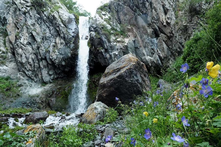 Bishkek: Alamedin Gorge and Teke-Tor Waterfall Guided Tour - The Experience in Detail
