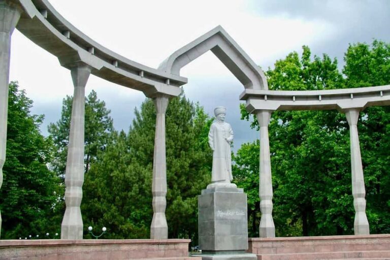 Bishkek: City walking Tour with Optional Bazaar Visit - What to Expect on the Tour