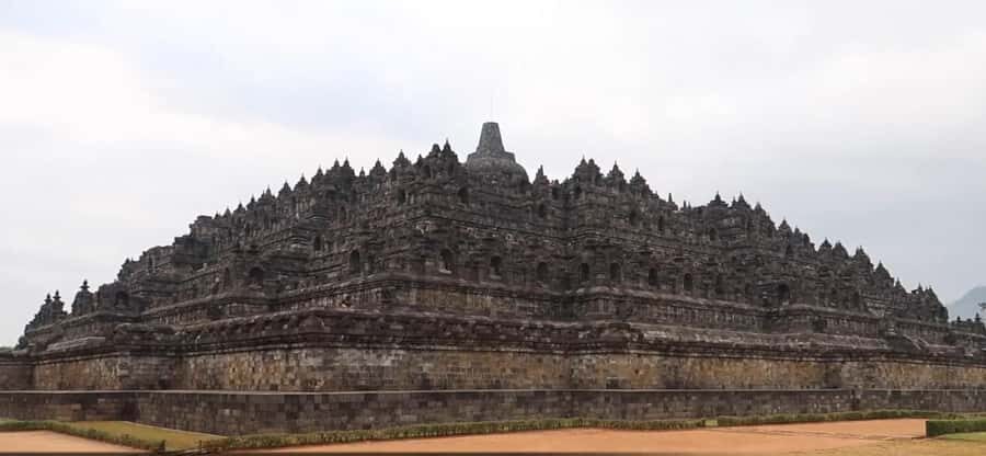 Borobudur-Prambanan-Getek: Sunset Triple Tour Experience - Starting the Day: Prambanan Temple