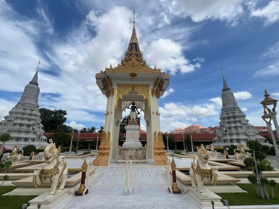 Cambodia Dark History Killing Field and Genocide Museum Tour - Why You Should Consider This Tour