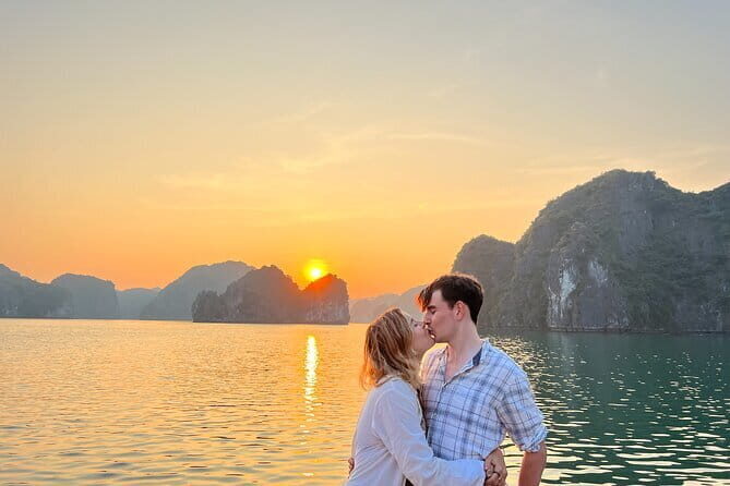 Cat Ba: Sunset & Bioluminescent Kayaking on Lan Ha Bay - The Experience in Context