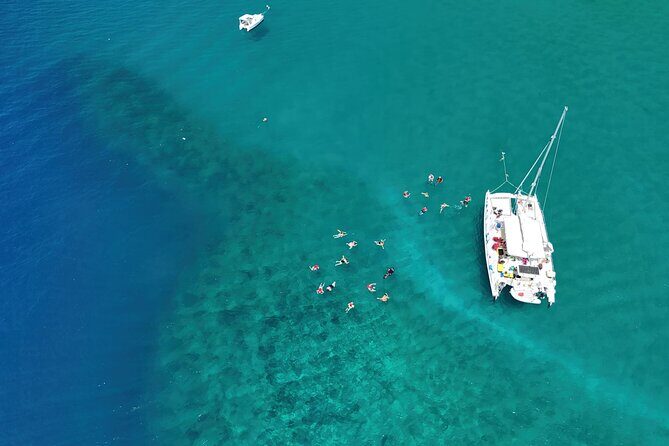 Catamaran with jacuzzi for groups Lunch and drinks Puerto plata - Who Should Consider This Tour?