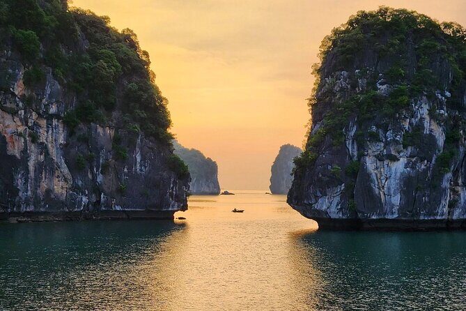 Charter Yacht 3-hour: Enjoy the Breathtaking Sunset on Halong Bay - Additional Insights from Reviews