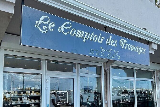 Cheese and Wine Tasting Platter in Saint Martin - The Community and Atmosphere