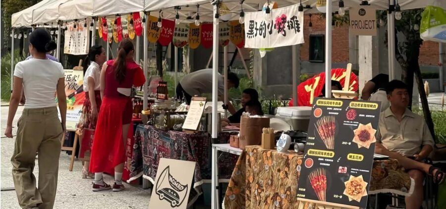 Chengdu: Flea Market, Fashion District, and Dinner Tour - Why This Tour Offers Great Value