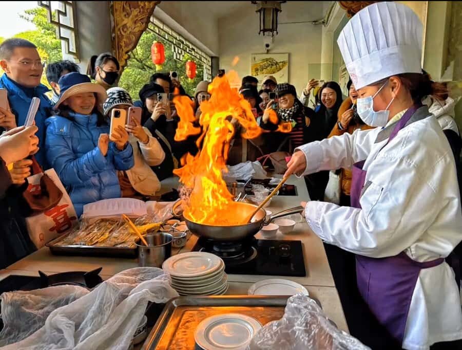 Chengdu: Sichuan Cuisine Museum & Bamboo Craft Tour - Why This Tour Offers Great Value