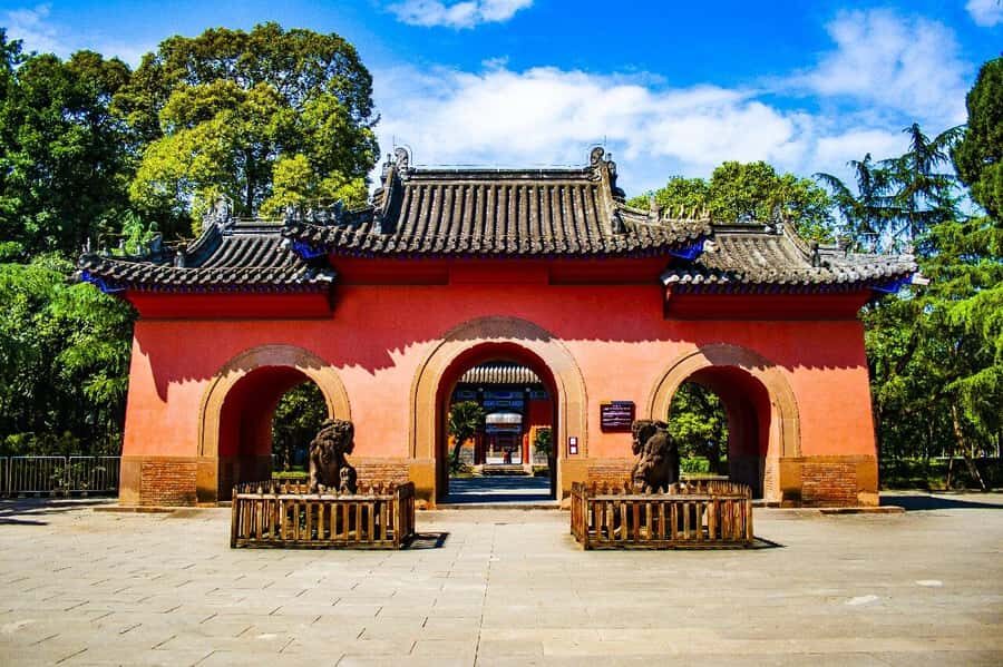 Chengdu:One-day tour to DuFu ThatchedCottage and WuhouTemple - The Hotpot Lunch: A Sichuan Flavor Explosion