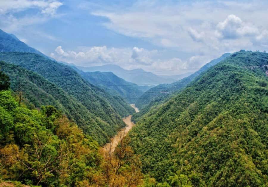 Chhindwara: Patalkot, Devgarh Fort, & Waterfall Day Tour - Trek to Devgarh Fort & Scenic Views