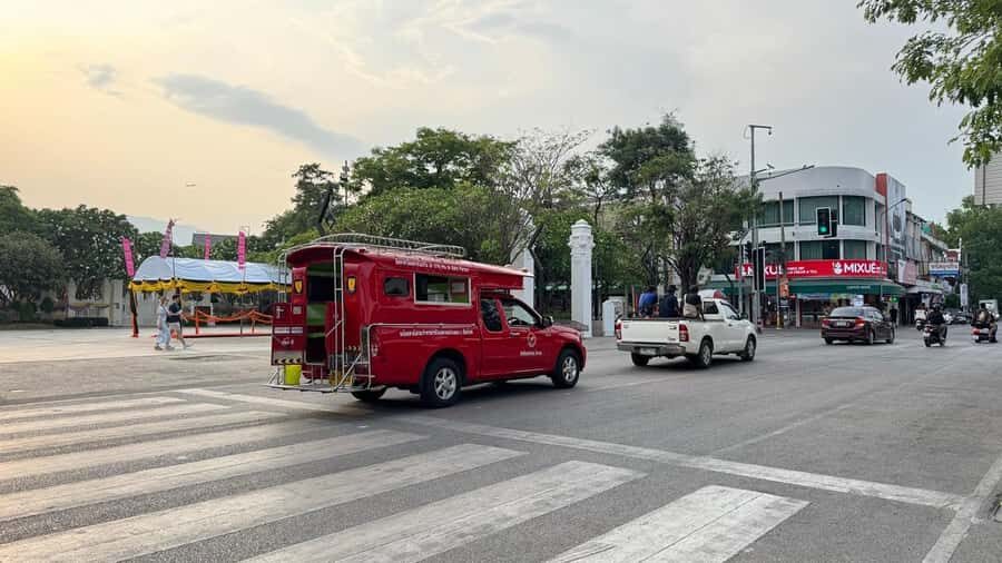 Chiang Mai: Boat Cruise, TukTuk & Songtaew Ride - Practical Details: What to Expect and Tips