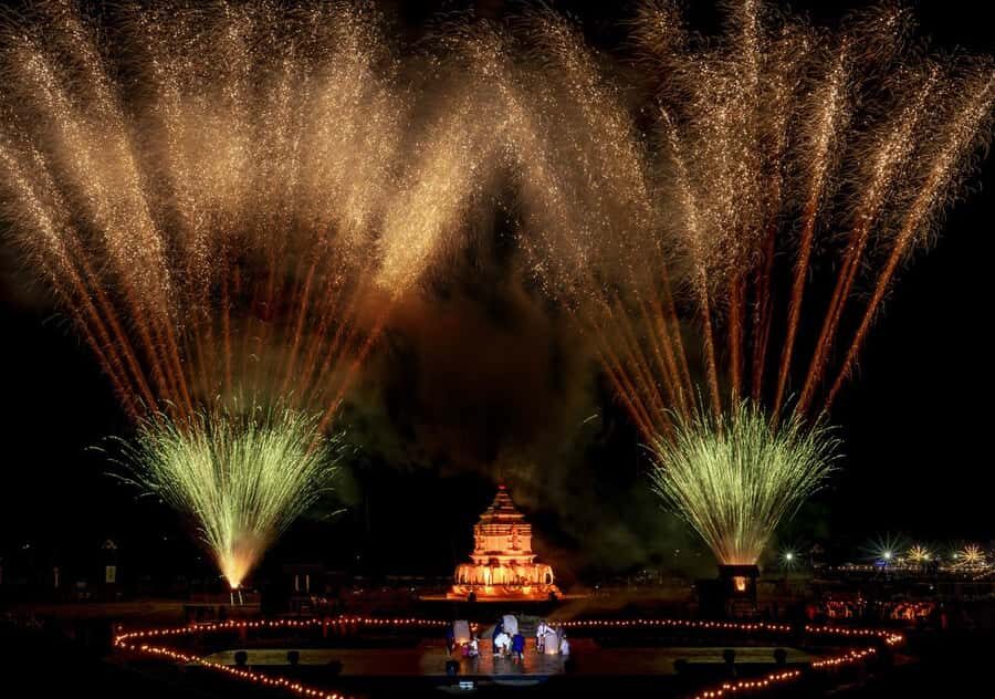 Chiang Mai CAD New Year Countdown 2027 Sky Lanterns Official - The Fireworks Show: A Visual Feast