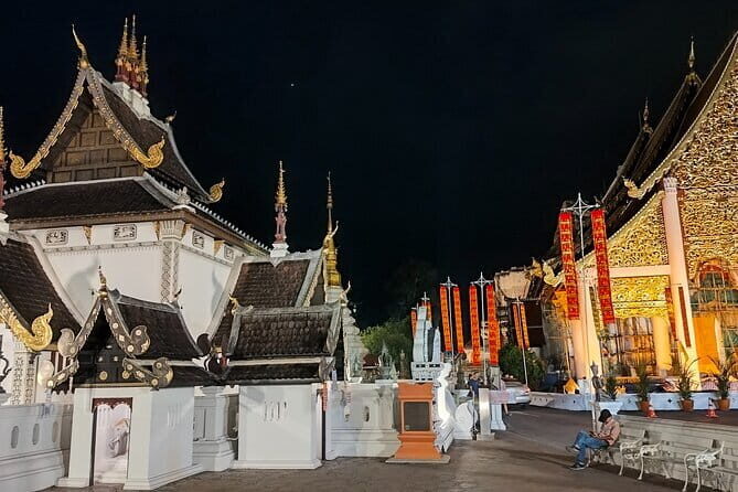Chiang Mai Old City & Temples 3 hour Twilight Walking Tour - A Closer Look at the Itinerary