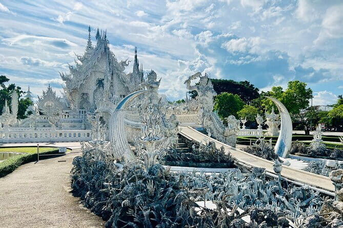 Chiang Rai: Discover 7 Must-See Spots & Lunch Buffet - Food and Value