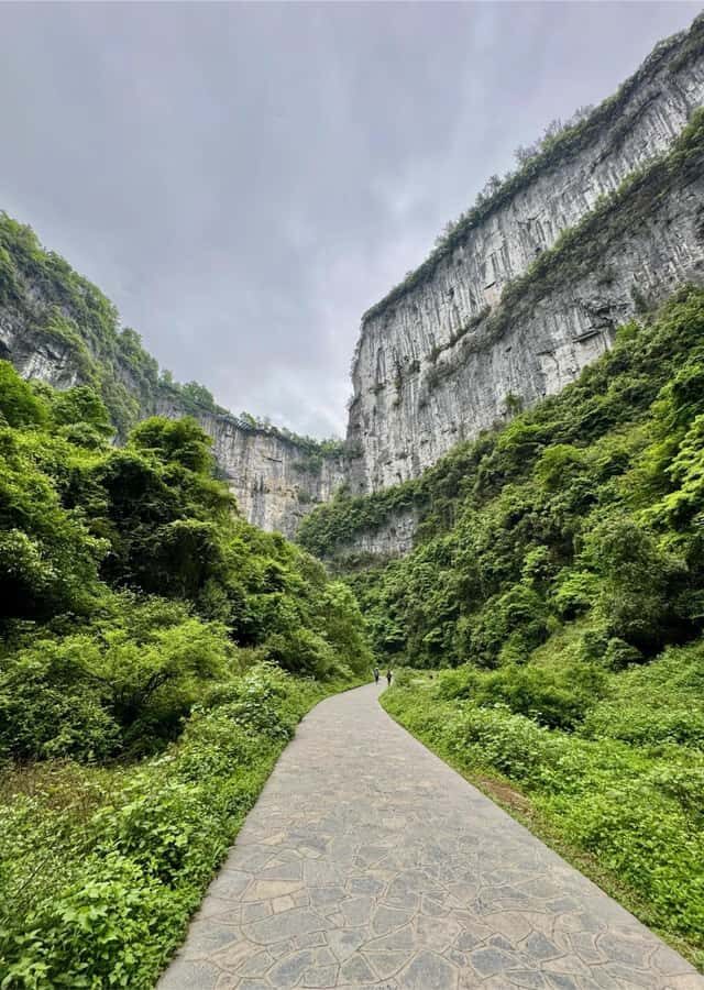 Chongqing: Wulong Karst Wonders & Hongya Cave Day Trip - Lunch at Fairy Mountain Food Street