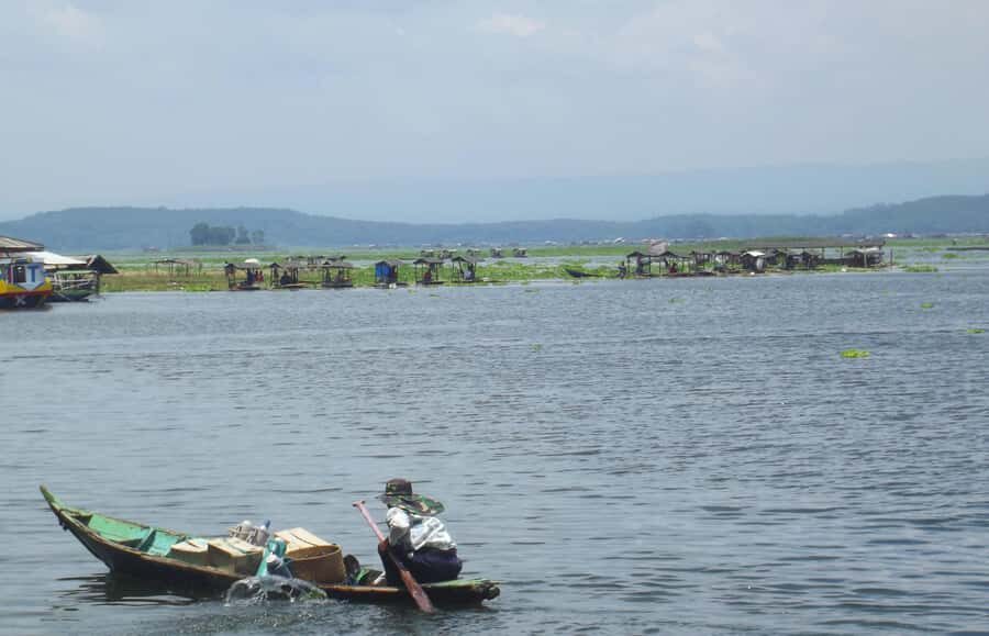 Cianjur : Floating Village, Boat Ride, Floating house - The Fish Nibble Massage Experience