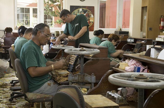 Cigar Demo and Rum Tasting at Graycliff Cigar Company - Who Should Consider This Tour?