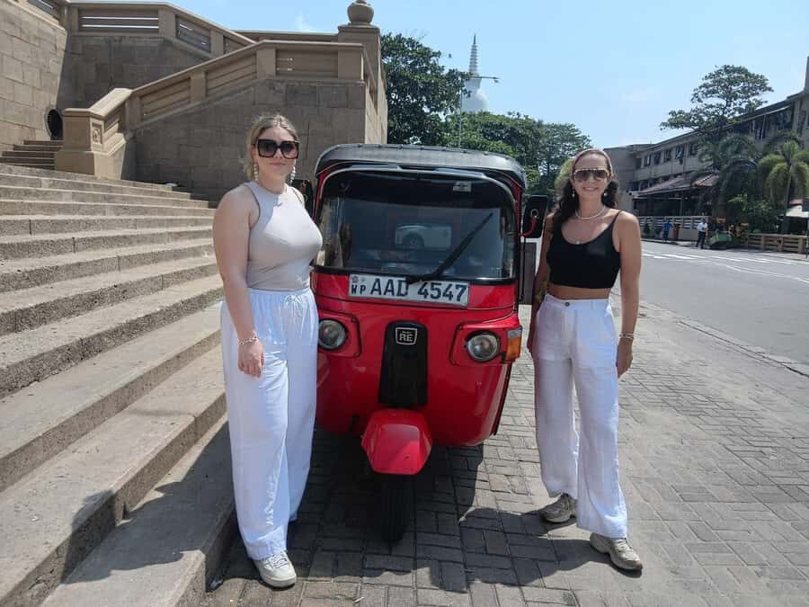 Colombo: Highlights City Tour by Tuk-Tuk with Private Guide - A Deep Dive Into the Itinerary