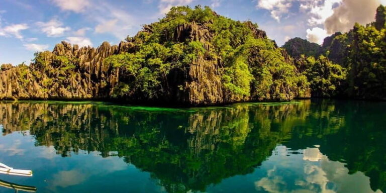 Coron: Complete Island Hopping Guided Tour with Lunch - Beach Days and Marine Encounters