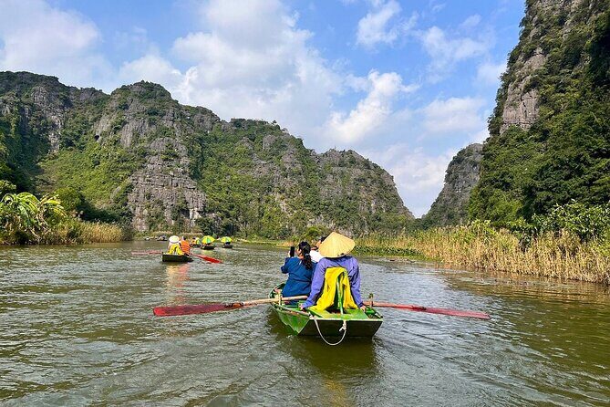 Day Trip from Hanoi: Explore Hoa Lu Temples & Tam Coc Boat Tour - Exploring Hoa Lu: The First Stop