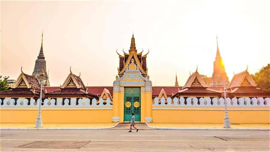 Day Trip from Sihanoukville to Phnom Penh for Cruise Guests - Warm Welcome and Guided Tour Start in Phnom Penh
