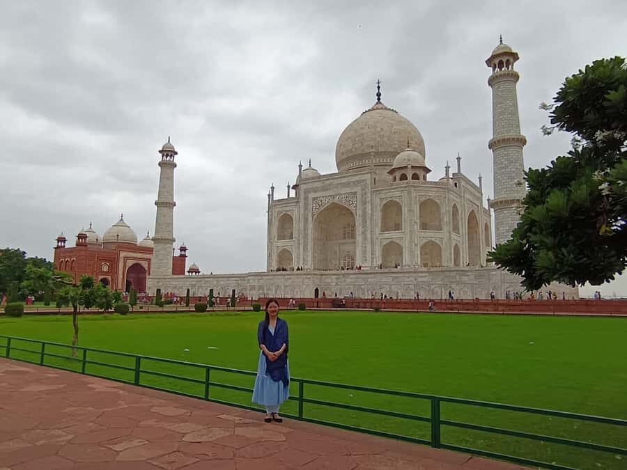Delhi: Agra and Taj Mahal Overnight Tour with Fatehpur Sikri - An In-Depth Look at the 2-Day Itinerary