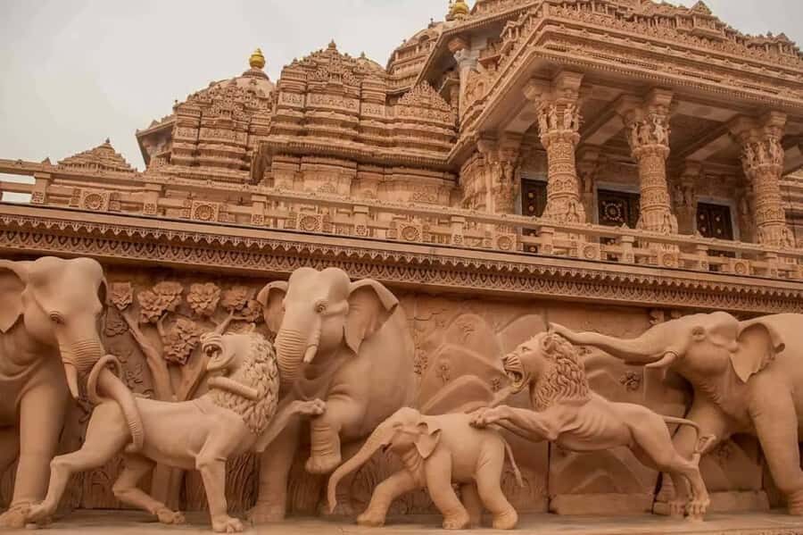 Delhi: Akshardham Temple Guided Tour w/ Water & Light Show - Practical Details and Considerations