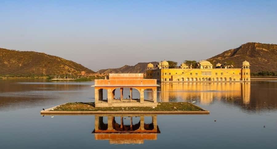 Delhi: Day Tour Jaipur Amber Fort With City Palace Transfer - Starting the Day: Seamless Pickup and Travel