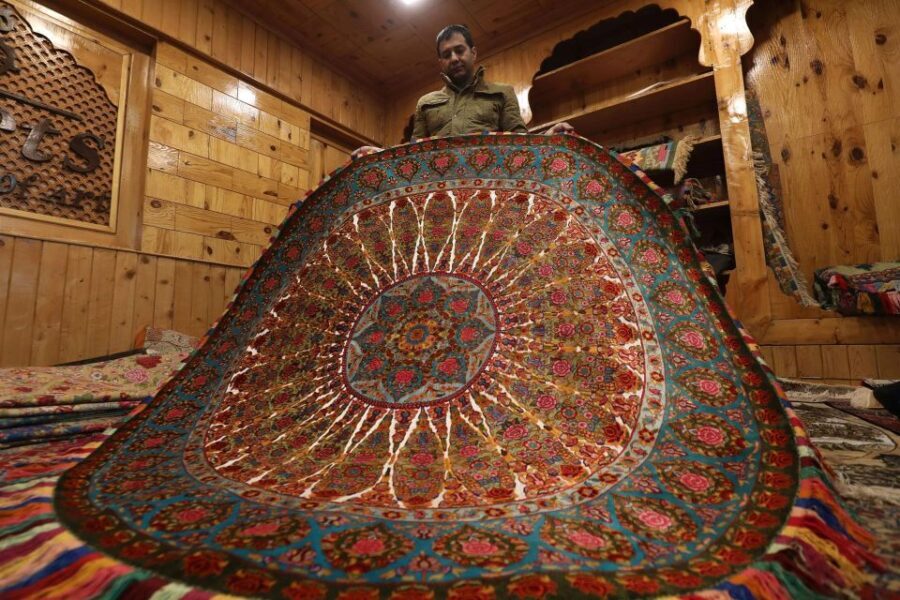 Delhi: Half Day Private Shopping Tour with Guide By Car - Is This Tour Right for You?