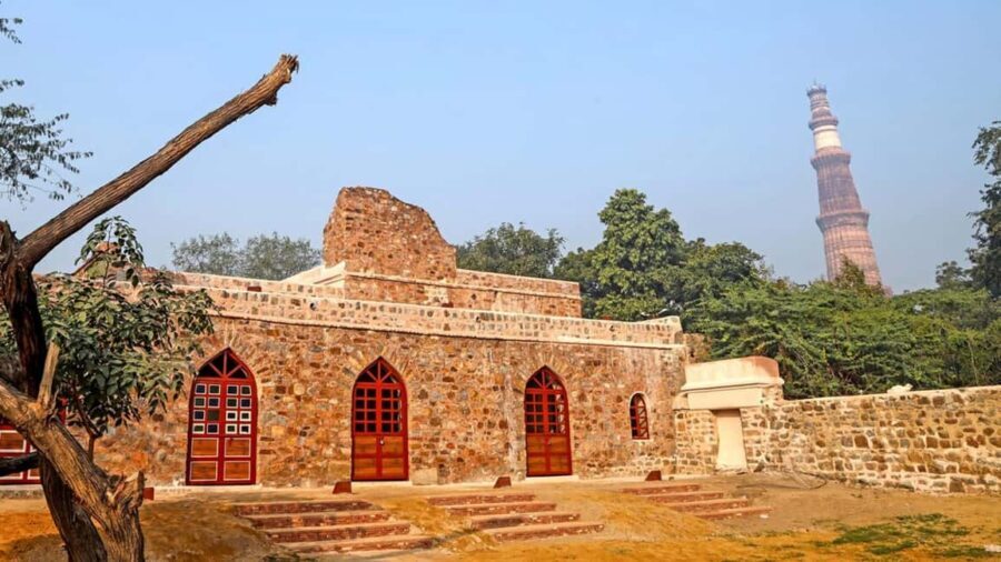 Delhi: Mehrauli Archaeological Park Tour with Qutub Minar - What to Expect During the Tour