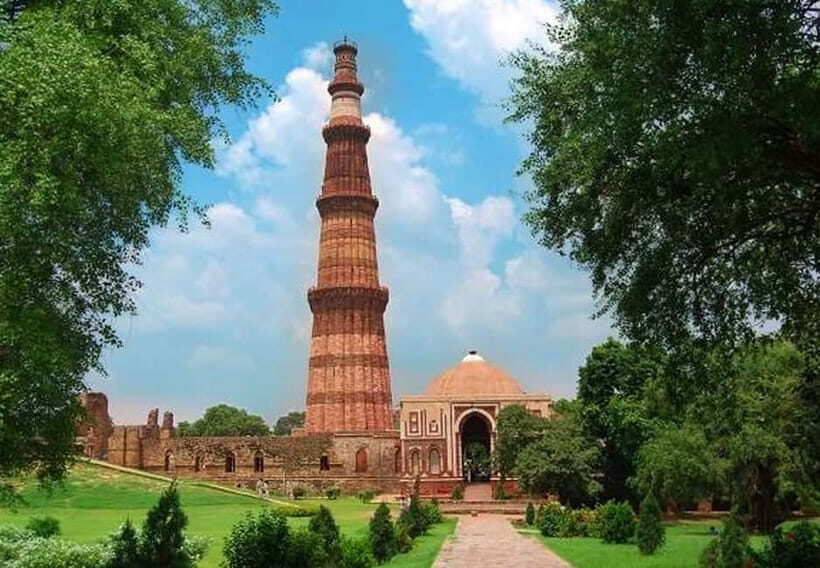 Delhi: Old and New Delhi City Private Guided Day Tour by car - What to Expect from the Itinerary