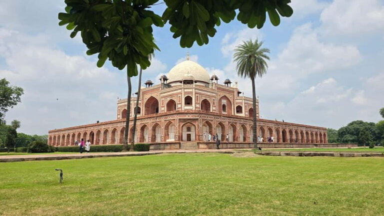 Delhi: Old and New Delhi Private Full or Half-Day Tour - Exploring New Delhi: Modern Marvels and Serene Spaces
