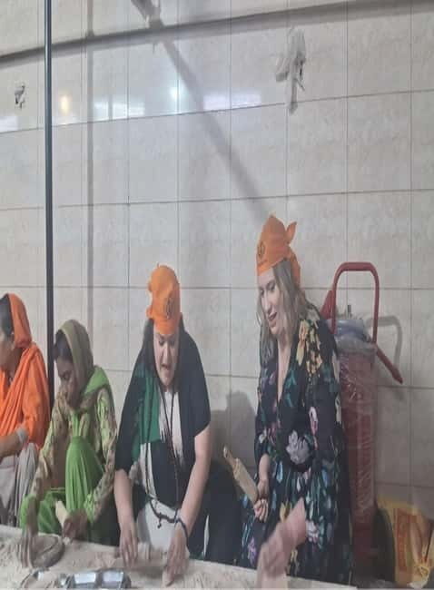 DELHI: Old And New Delhi Private Guided Tour With Entrances - How the Tour Values Add Up