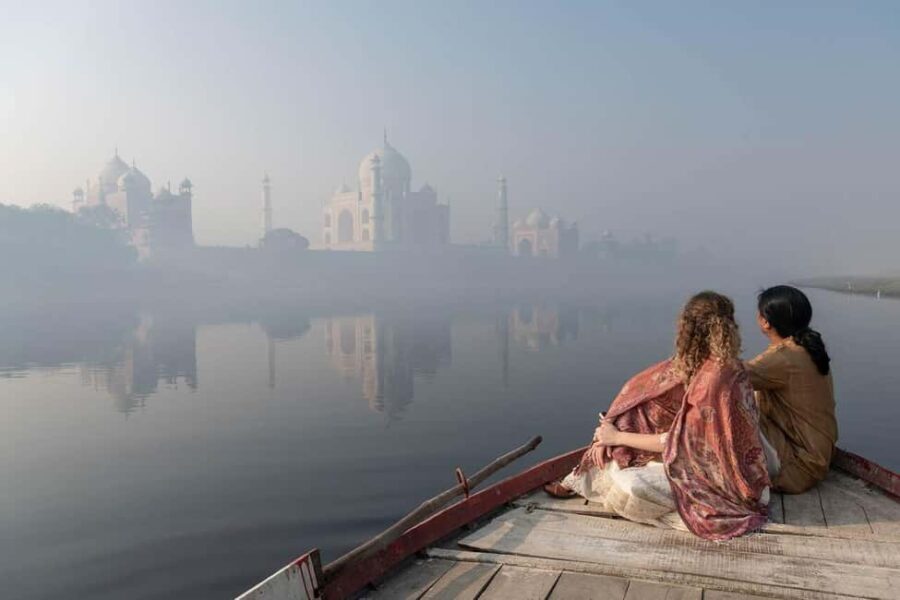 Delhi: Photography Taj Mahal Tour with Boat Ride & Transfers - Visiting the Taj Mahal: An Iconic Photo Op