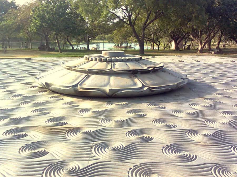 Delhi: Raj Ghat Memorial Guided Walking Tour - The Experience in Detail