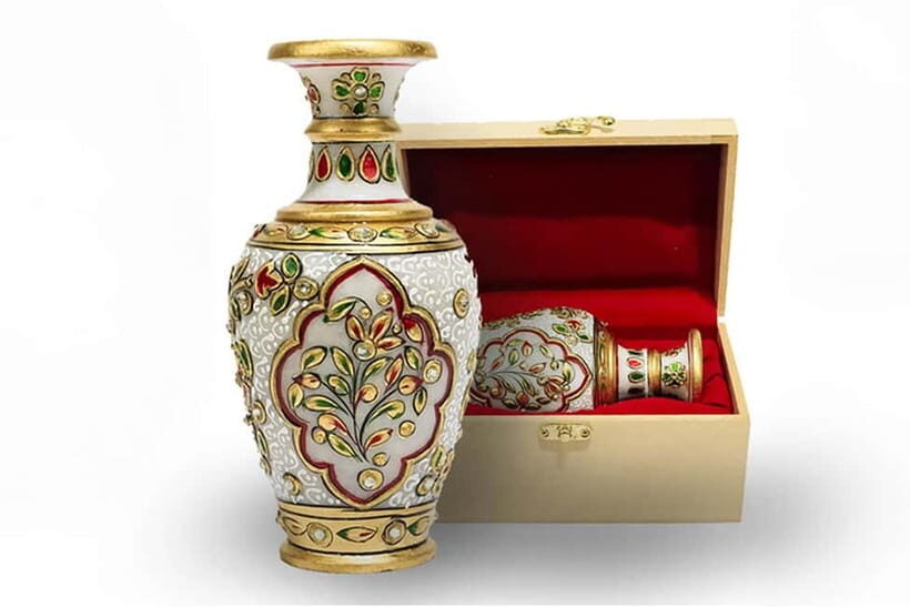 Delhi -State Emporiums Experience the vibrant Tapestry - Who Should Consider This Tour?