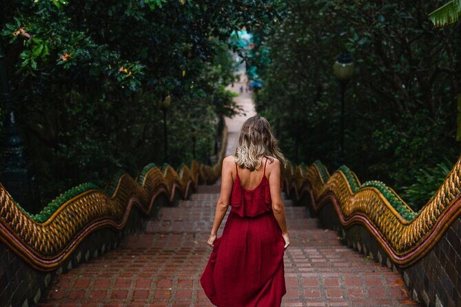 Doi Suthep Temple Tour by Local Red Car 3 Hour Adventure - The Ride Up: A Classic Songtaew Experience