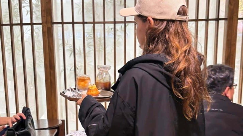 Essential Seoul: Hanbok, Hanok & Handmade Noodles - A Moment of Zen at Jogyesa Temple