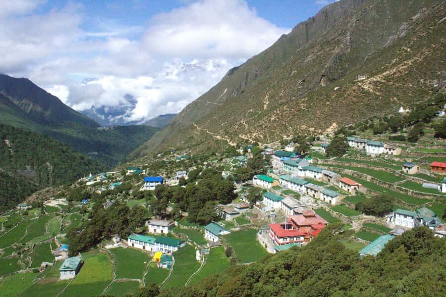 Everest Base Camp: 9-Day Trek and Helicopter Tour - Itinerary Breakdown: From Lowlands to the Roof of the World