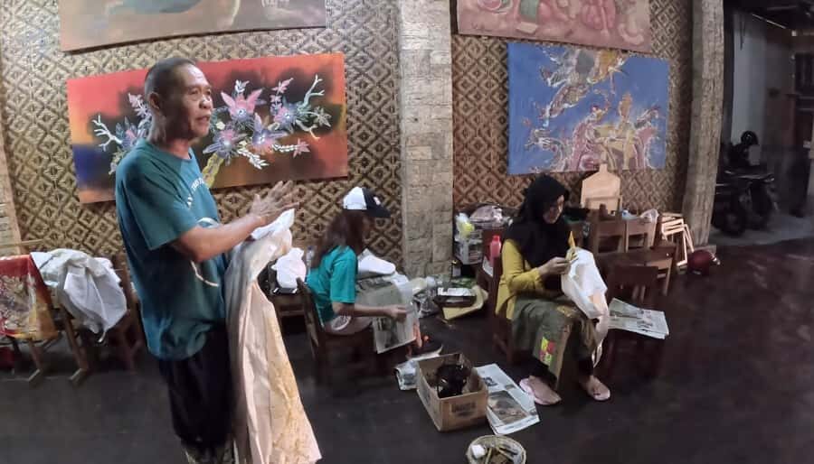 Experience Borobudur Sunrise & Batik Making - Transportation, Timing, and Group Size