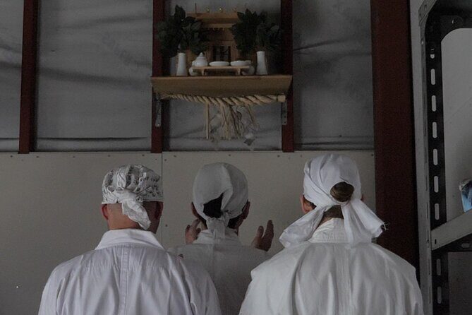 Experience of Making Knives and Small Knives by a Swordsmith - The Experience with a Local Guide