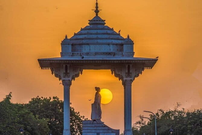 Explore Jaipur at Night with Patrika Gate - Who Should Book This Experience?